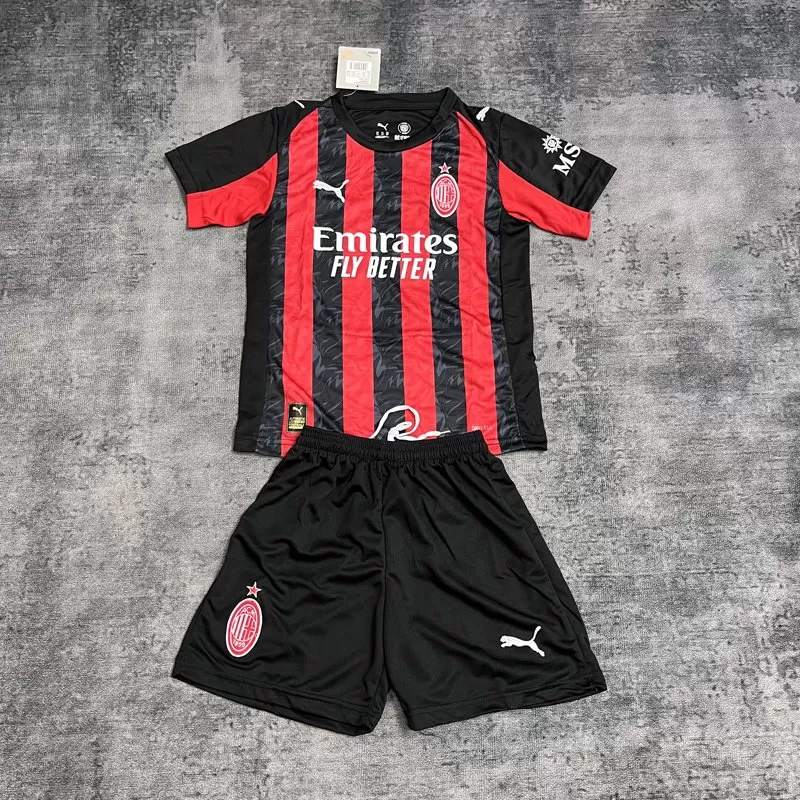 Echipament Fotbal AC Milan Tricou Acasa 2025/26 – Tricou și Pantaloni Scurți pentru Copii