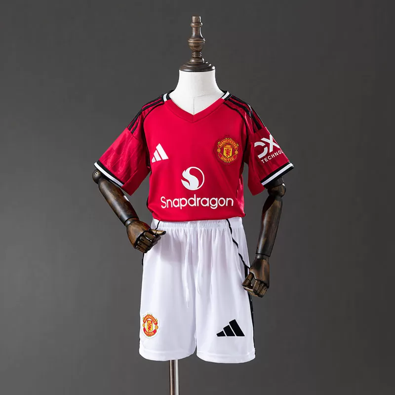 Manchester United 2025-26 echipament copii acasă - tricou și pantaloni