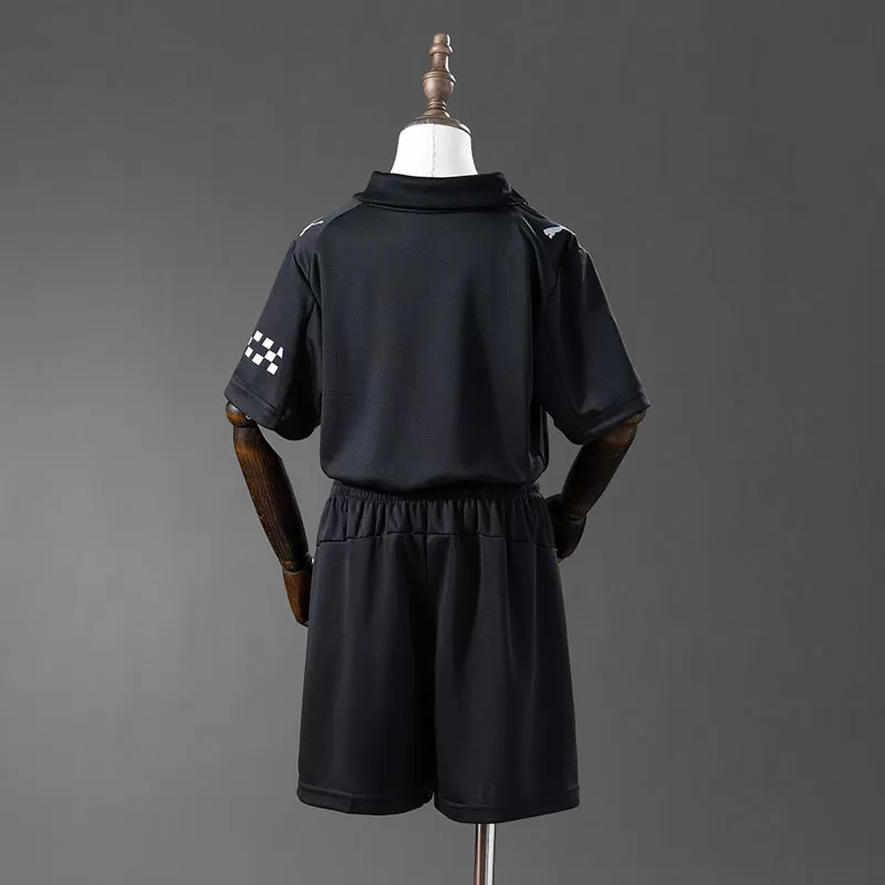 Manchester City 25-26 kit deplasare copii – tricou și pantaloni fotbal negru Manchester City 25/26 kit deplasare copii – tricou și pantaloni fotbal negru