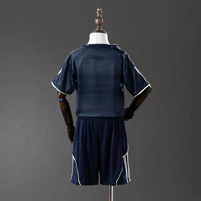 Set fotbal copii Real Madrid 25-26 – tricou și short de deplasare pentru copii Set fotbal copii Real Madrid 25-26 – tricou și short de deplasare pentru copii