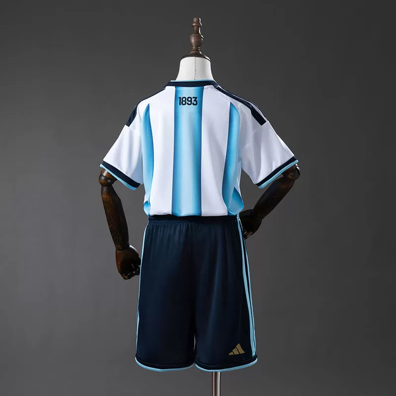 Set Argentina 2026 pentru copii – tricou fotbal acasă cu pantaloni Set Argentina 2026 pentru copii – tricou fotbal acasă cu pantaloni