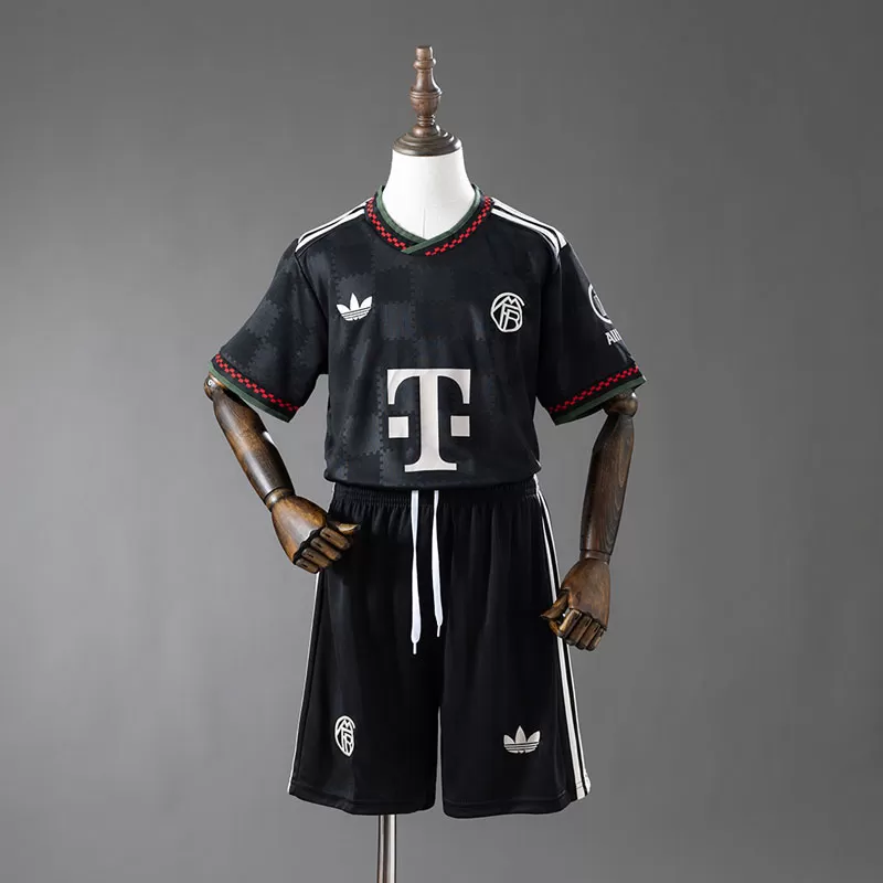 Bayern Munich 25/26 echipament fotbal copii al treilea – tricou și șort