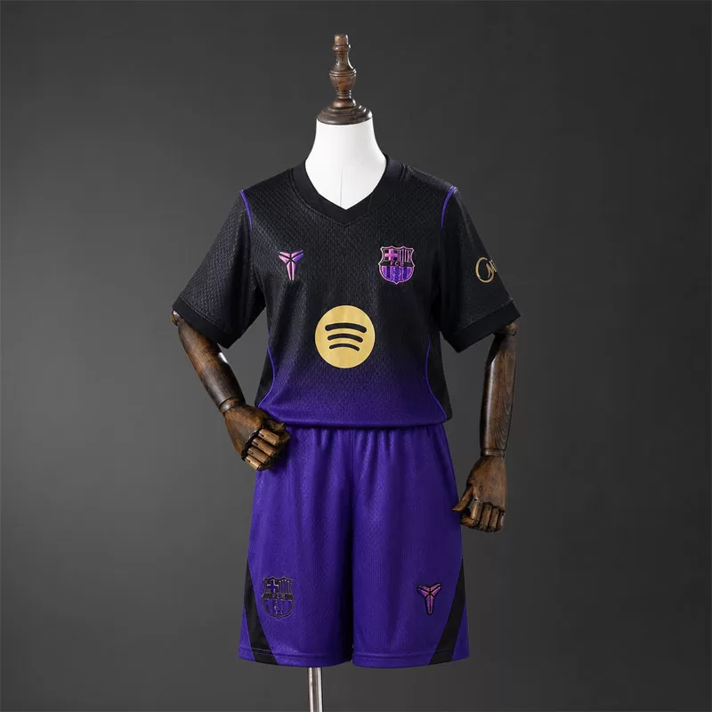 Echipament Barcelona copii 2026/27 – tricou fotbal deplasare și șorturi negru mov