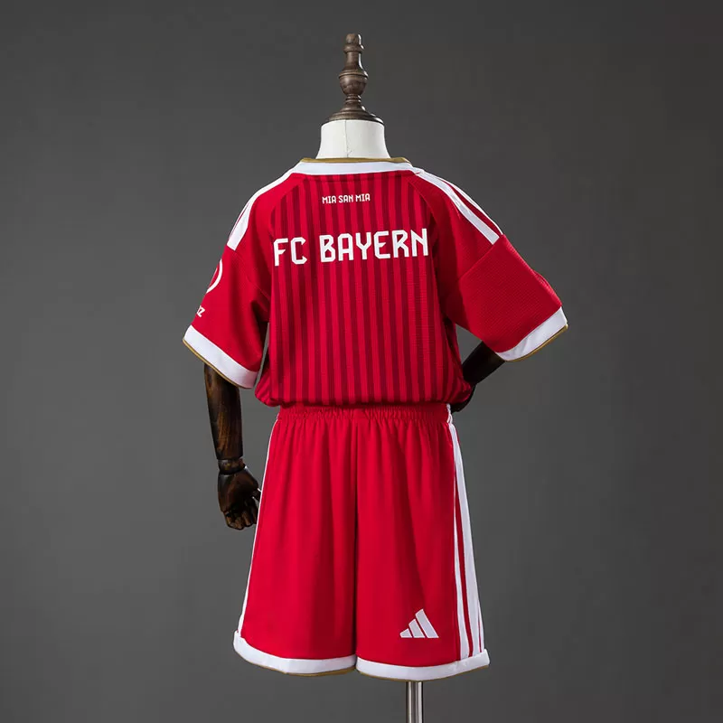 Echipament Fotbal Bayern München Copii 2026/27 – Tricou de Acasă Roșu și Șort