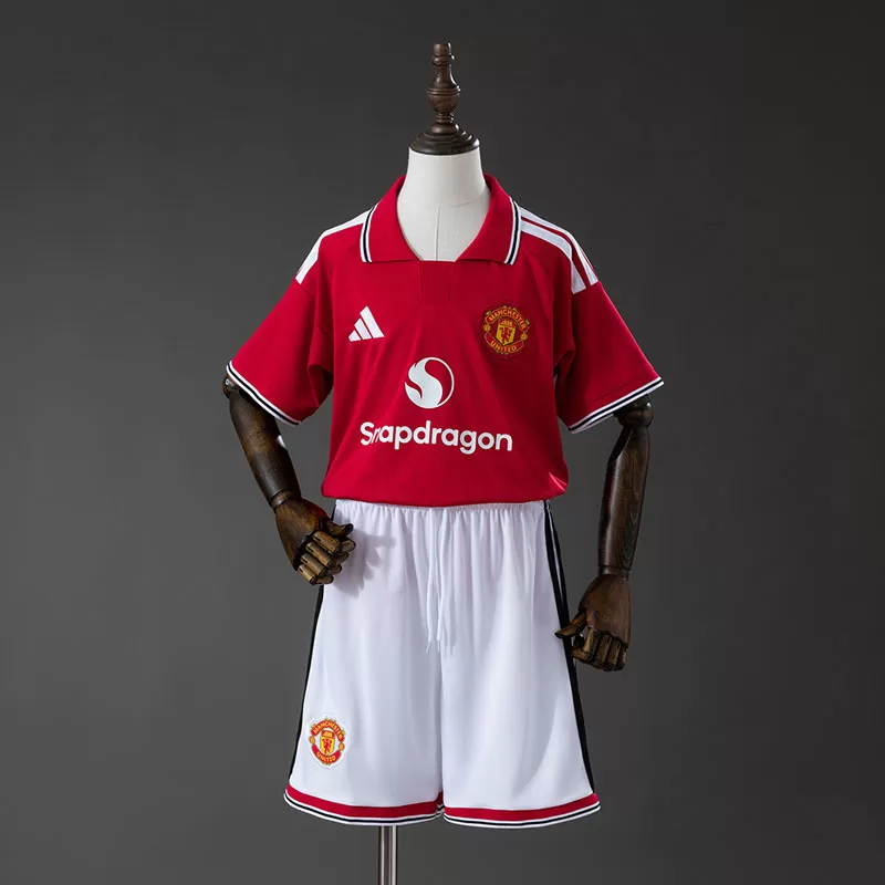 Manchester United Echipament Fotbal Copii 2026/27 – Tricou de Acasă Roșu și Șort Alb
