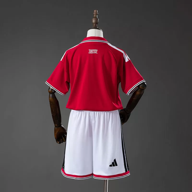 Manchester United Set Fotbal Copii 2026/27 – Tricou Roșu de Acasă și Șort Alb