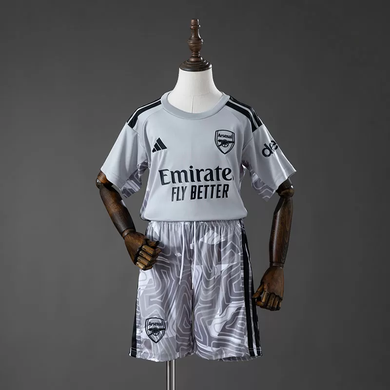 Tricou Arsenal Portar Copii 2026/27 – Echipament Fotbal Gri și Șorturi
